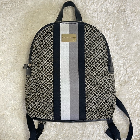 Tommy Hilfiger mini backpack ❤️ - Picture 1 of 5